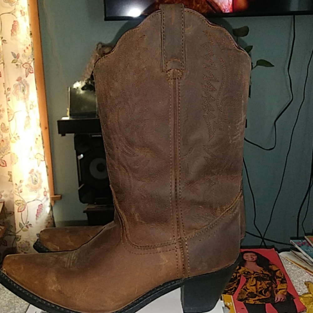 Boots - Picture 5 of 8